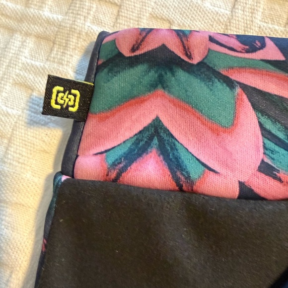 Burton womens Multicolor Floral winter Gloves NWOT.  Brand new - Picture 4 of 9